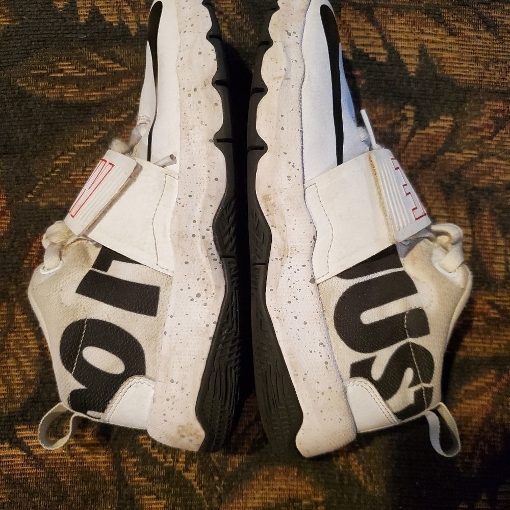 Nike Team Hustle D 8 JDI  Size 3.5Y/22.5 - Picture 2 of 6